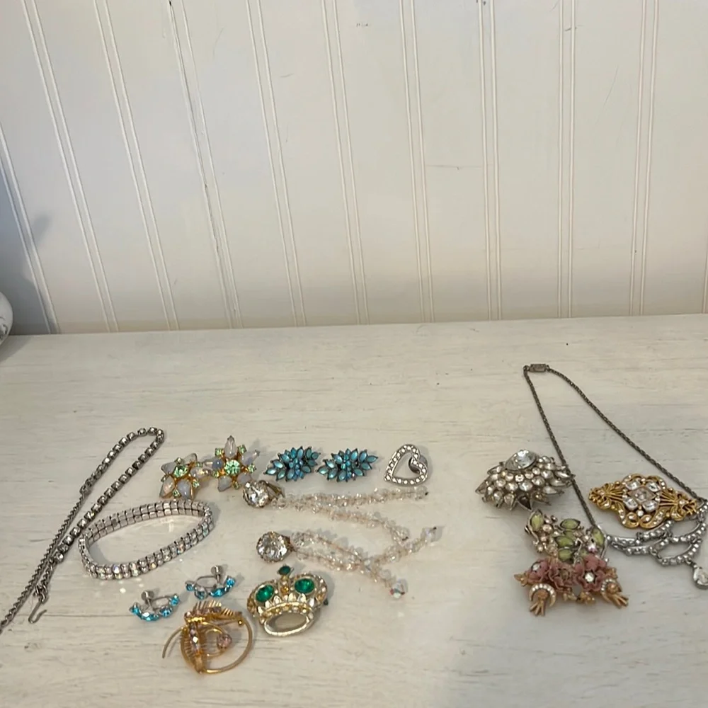Mixed lot vintage crystal rhinestone earrings necklaces brooch